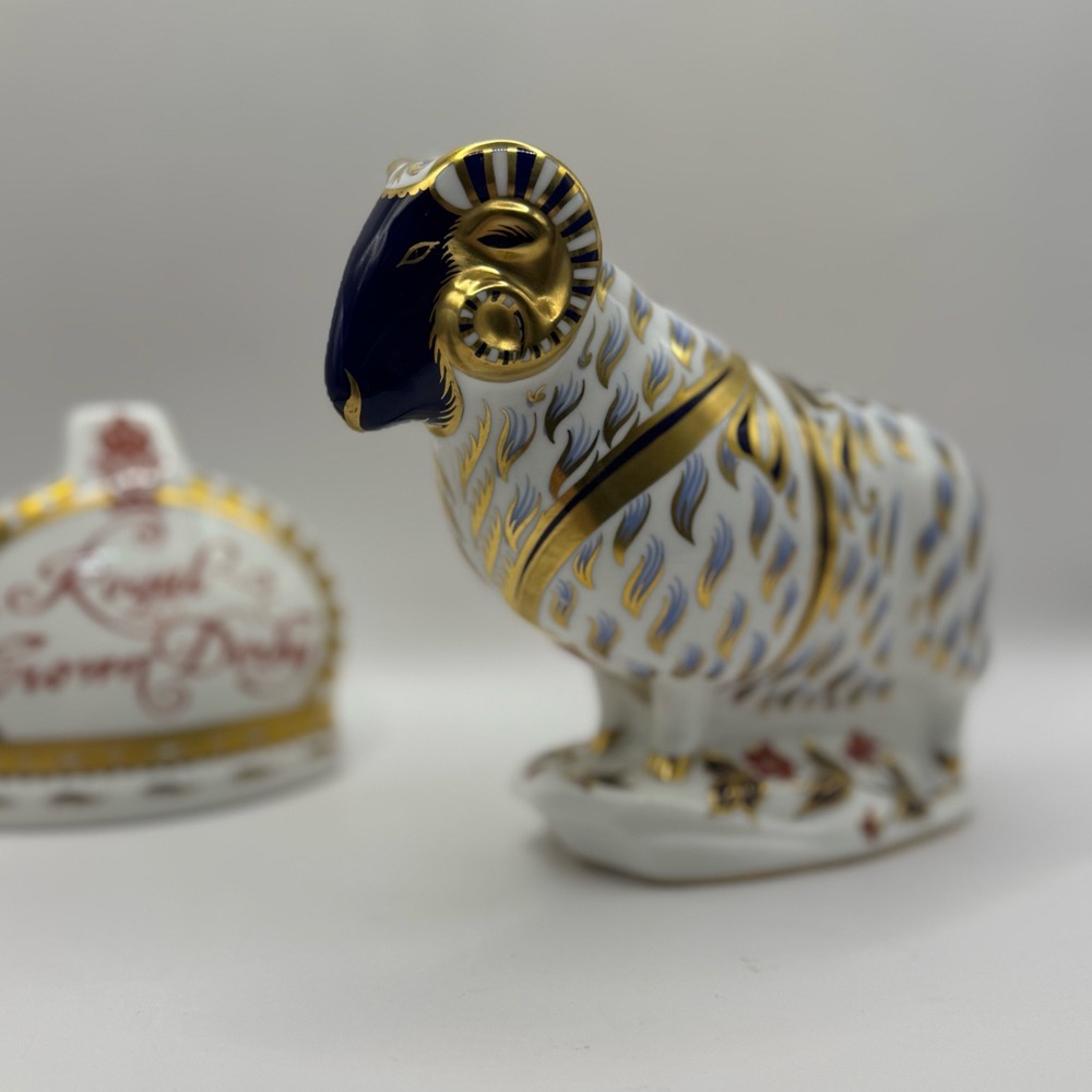 Royal Crown Derby Ram paperweight with 22kt gold stopper original release 1990